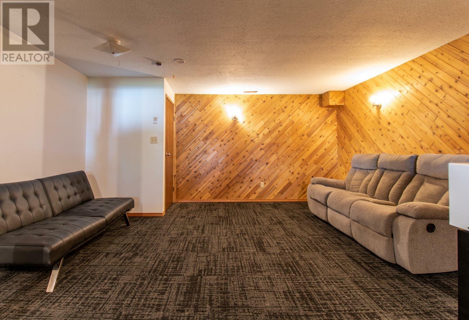 SPALLUMCHEEN, British Columbia, V4Y 0S8, CA, 6 Bedrooms Bedrooms, ,2 BathroomsBathrooms,Residential,For Sale,1838757