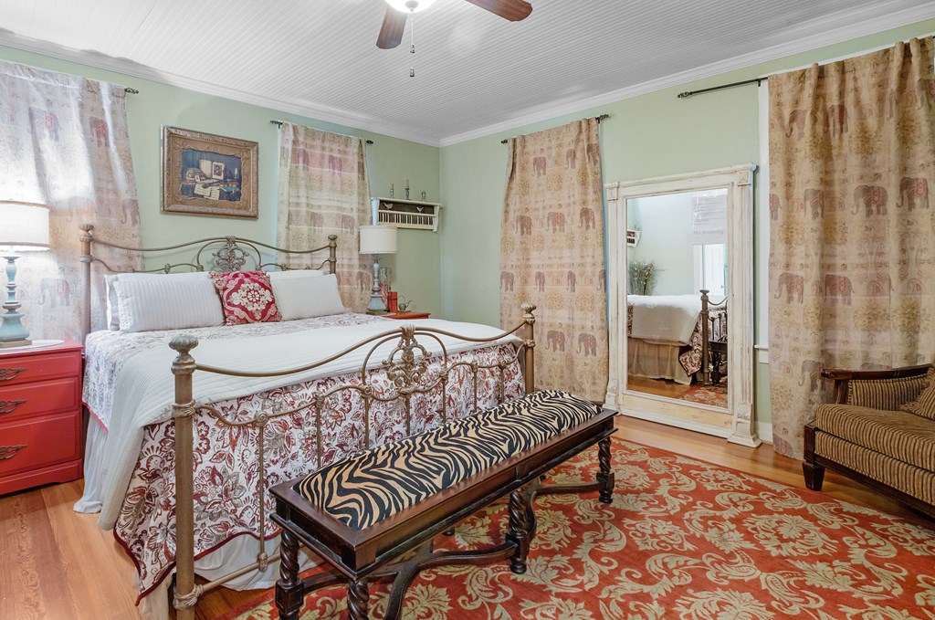 211 S Crockett St, Fredericksburg, Texas, 78624, United States, 3 Bedrooms Bedrooms, ,3 BathroomsBathrooms,Residential,For Sale,211 S Crockett St,1217754