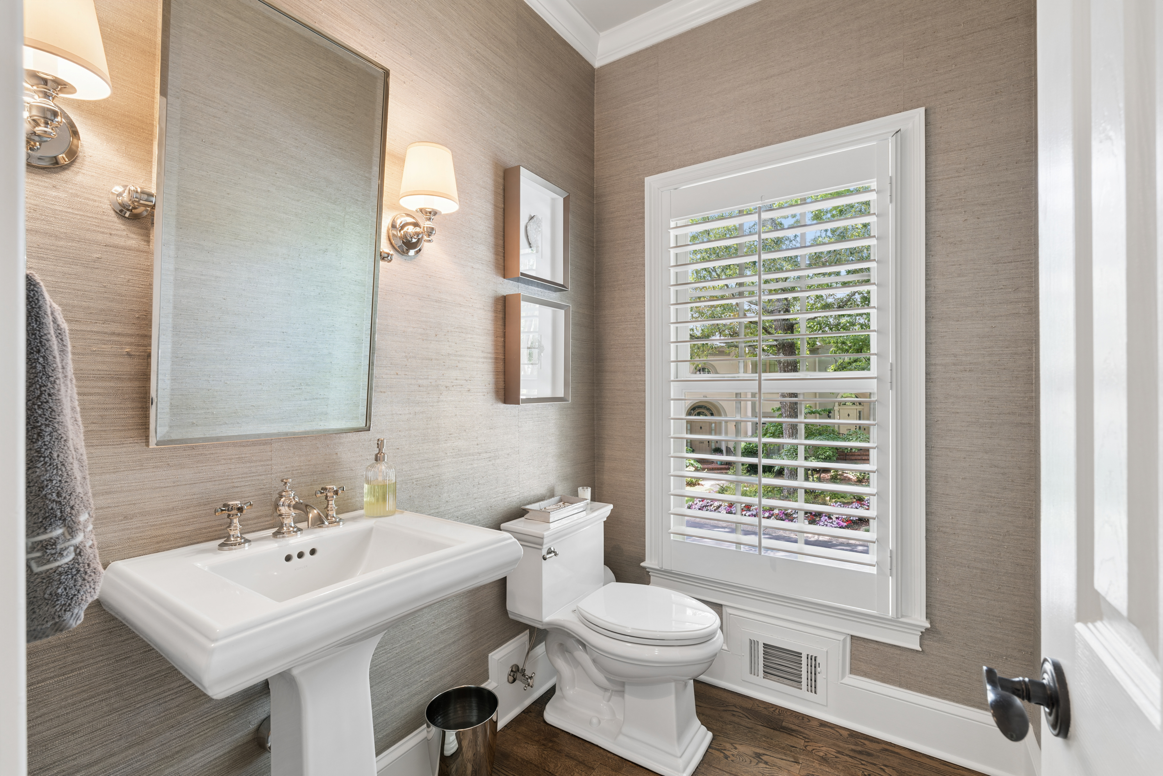  Carefully Curated End Unit Townhome in the Heart of Brookhaven - 物件實景