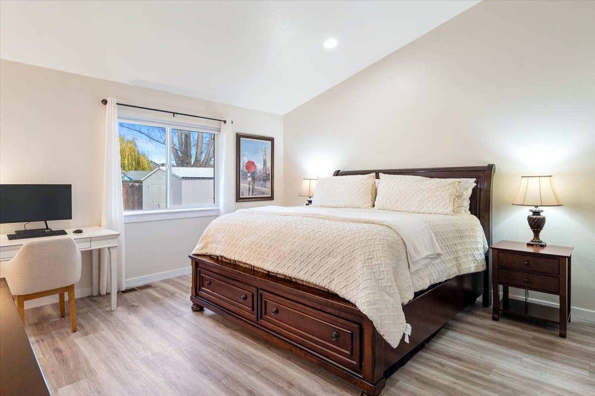 Redmond, Oregon, 97756, United States, 3 Bedrooms Bedrooms, ,2 BathroomsBathrooms,Residential,For Sale,1991530