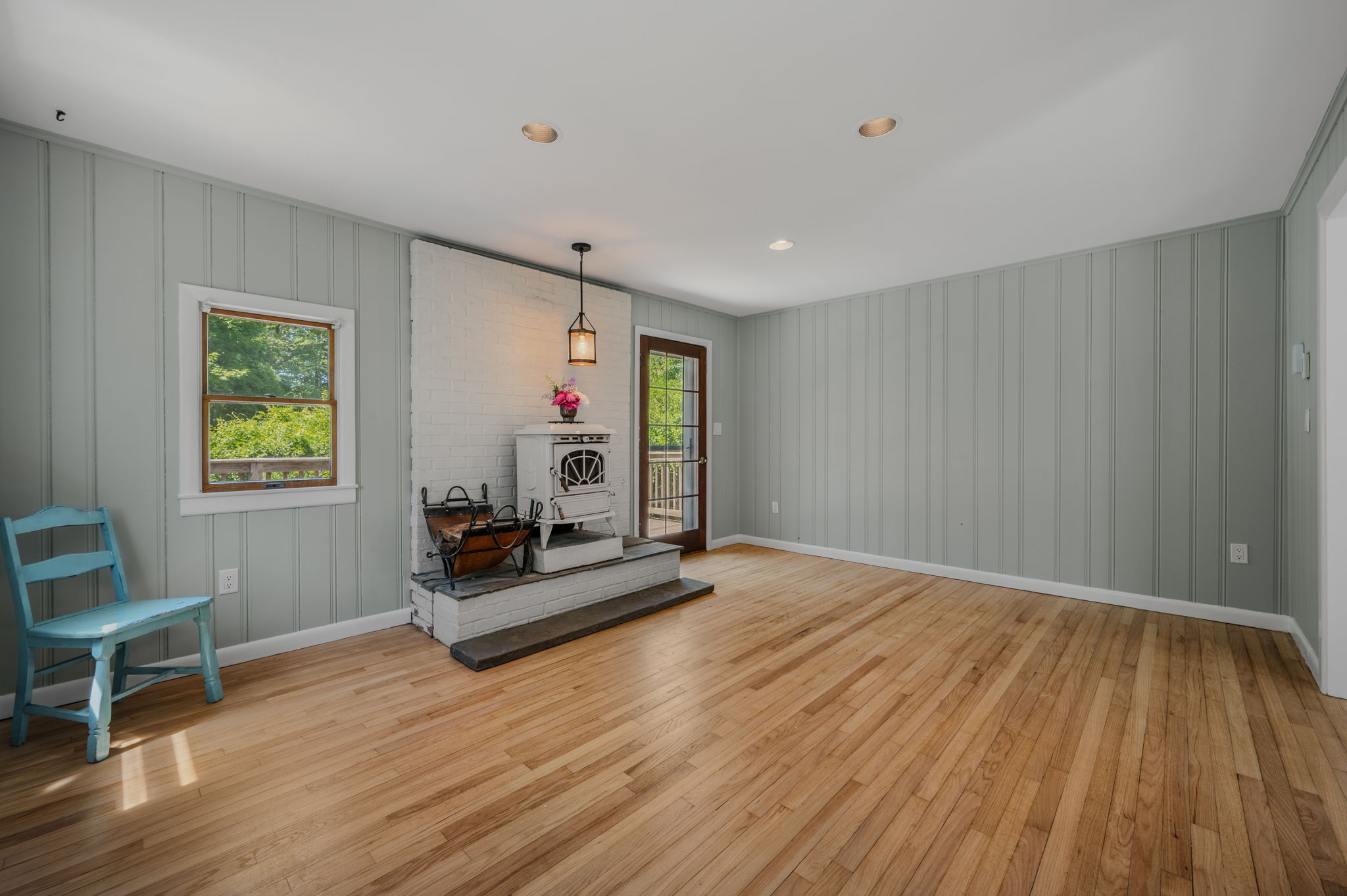  Find privacy and charm in this beautifully updated Waterford home. - 物件實景