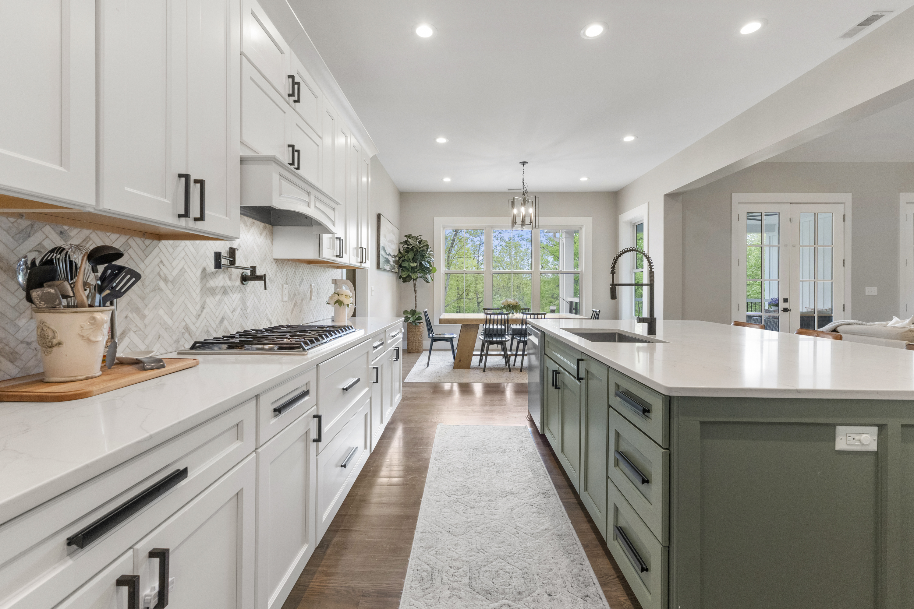 Huntington, West Virginia, 25701, United States, 6 Bedrooms Bedrooms, ,6 BathroomsBathrooms,Residential,For Sale,1977823