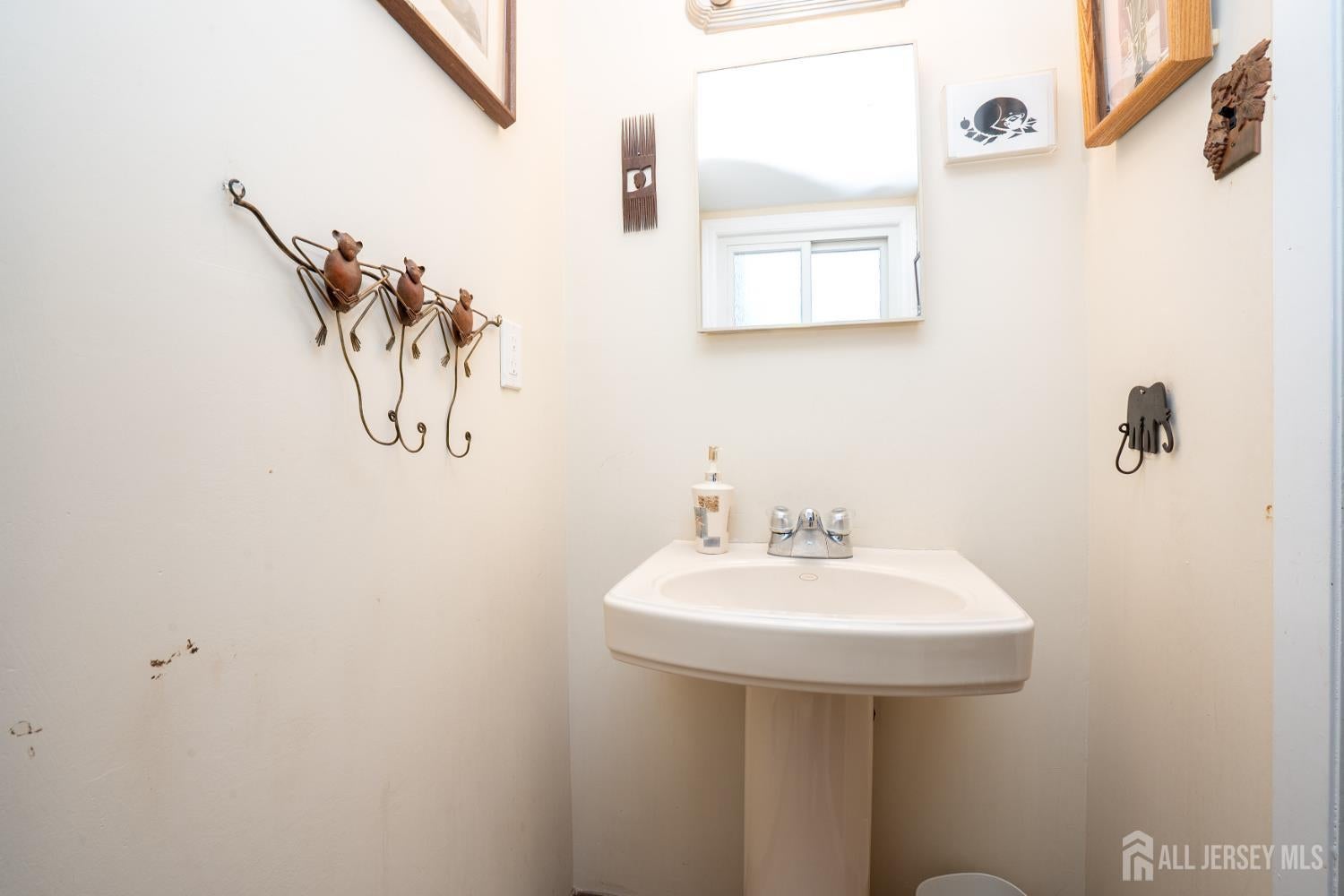 Franklin Twsp, New Jersey, 08873, United States, 4 Bedrooms Bedrooms, ,3 BathroomsBathrooms,Residential,For Sale,2005742