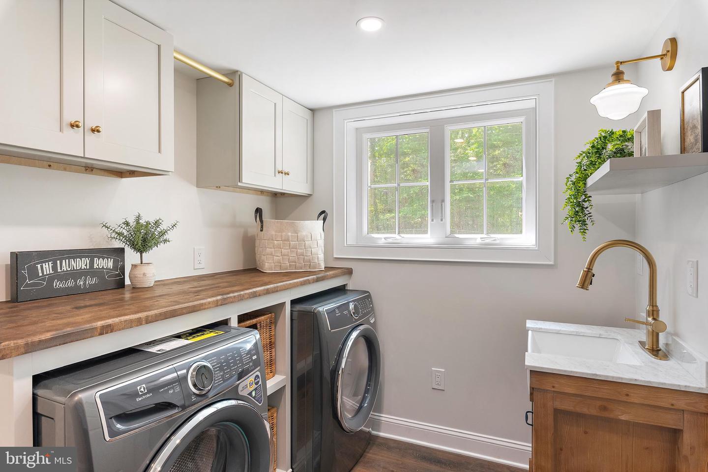 Annapolis, Maryland, 21403, United States, 4 Bedrooms Bedrooms, ,5 BathroomsBathrooms,Residential,For Sale,1900943