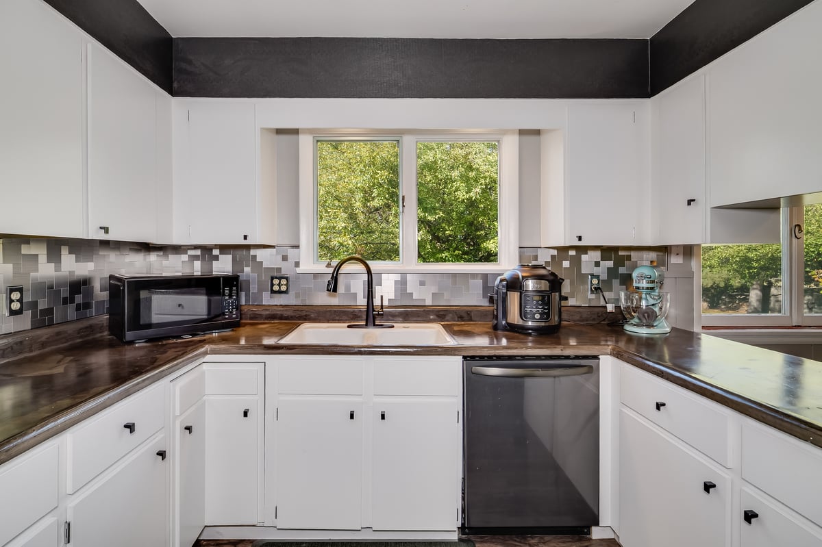 Cheyenne, Wyoming, 8200, United States, 6 Bedrooms Bedrooms, ,2 BathroomsBathrooms,Residential,For Sale,2007508