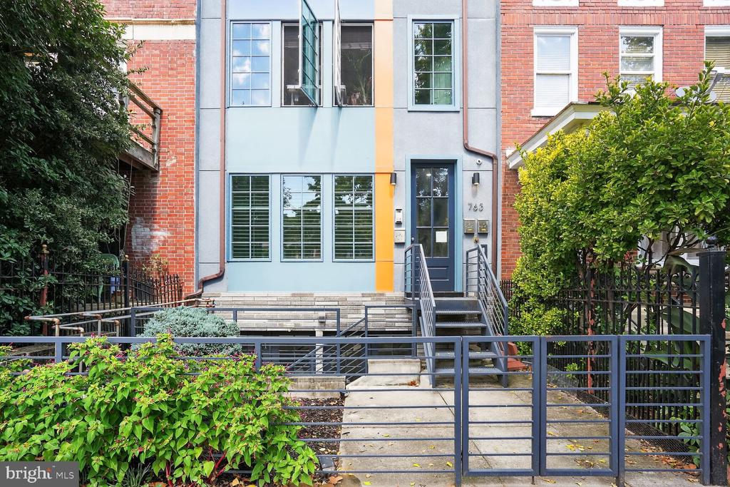 Washington, District of Columbia, 20010, United States, 2 Bedrooms Bedrooms, ,2 BathroomsBathrooms,Residential,For Sale,1975364