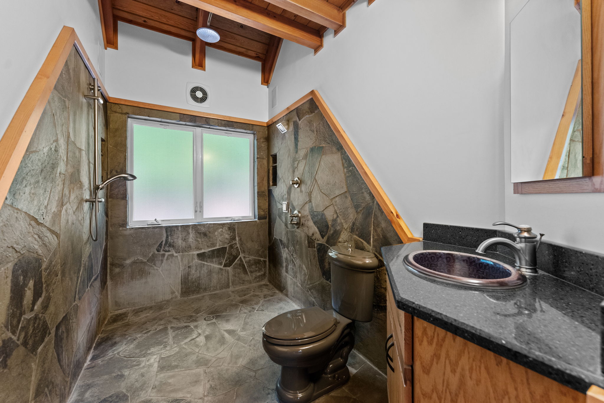  310 Red Gate Retreat Way, Berkeley Springs, WV 25411 - 物件實景