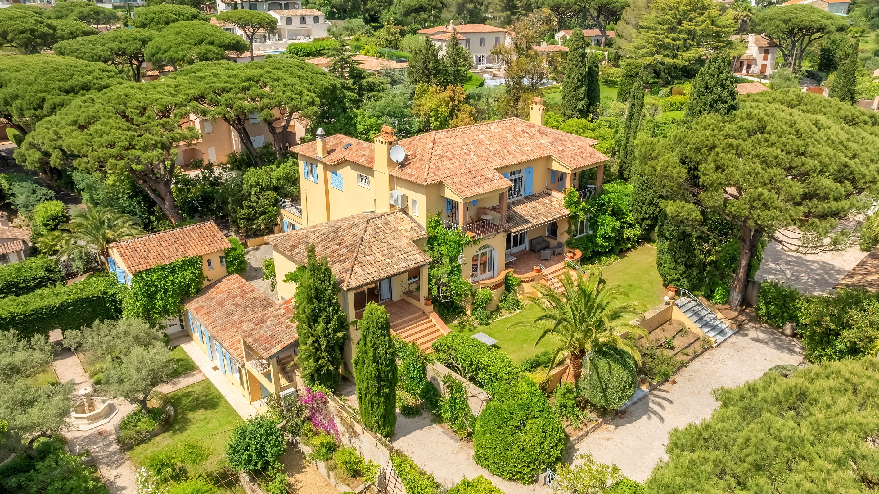  Exclusive Côte d’Azur villa for sale in Sainte-Maxime, prime location near sea … - 物件實景