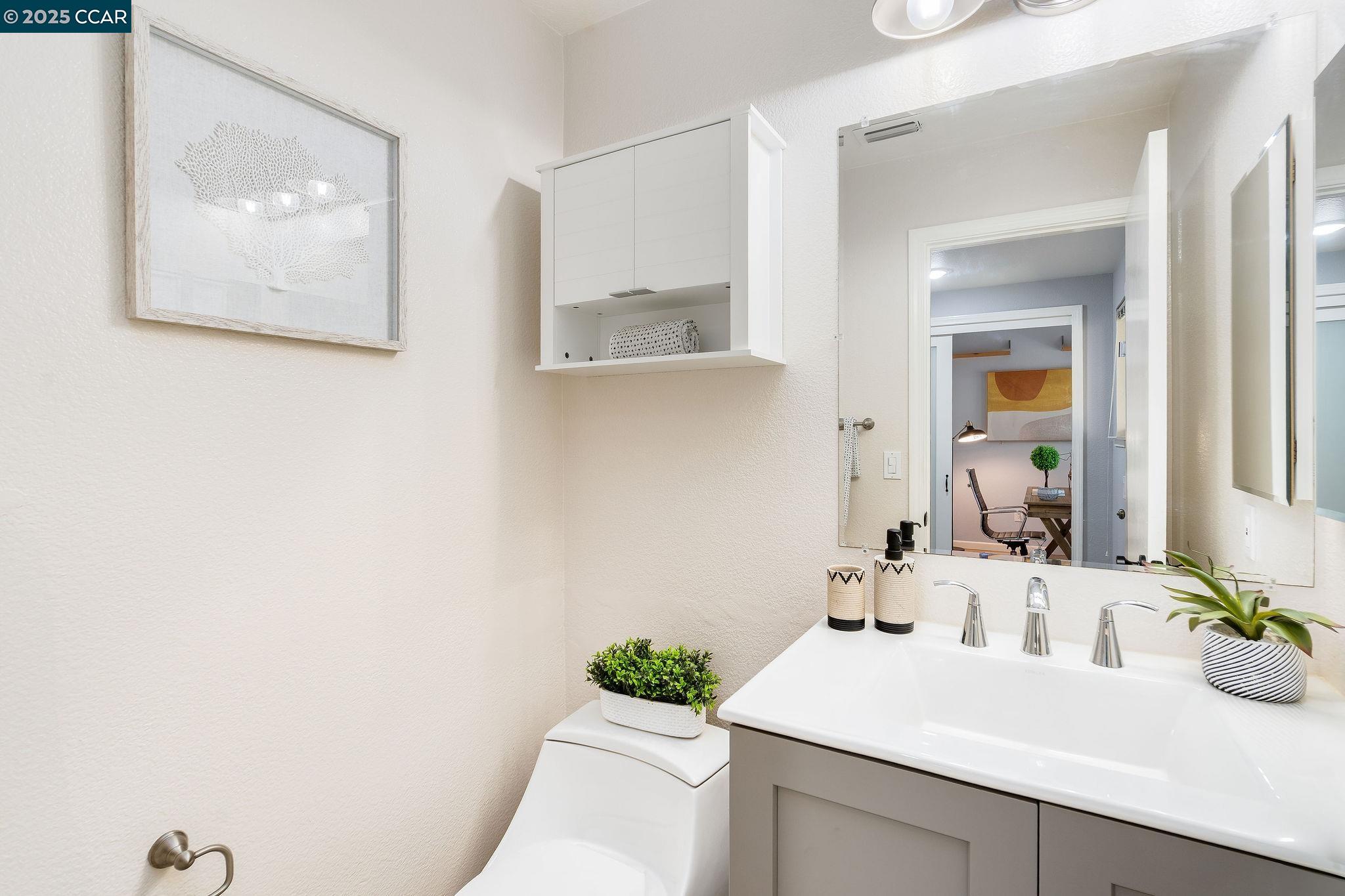 Walnut Creek, California, 94595, United States, 2 Bedrooms Bedrooms, ,1 BathroomBathrooms,Residential,For Sale,1987718