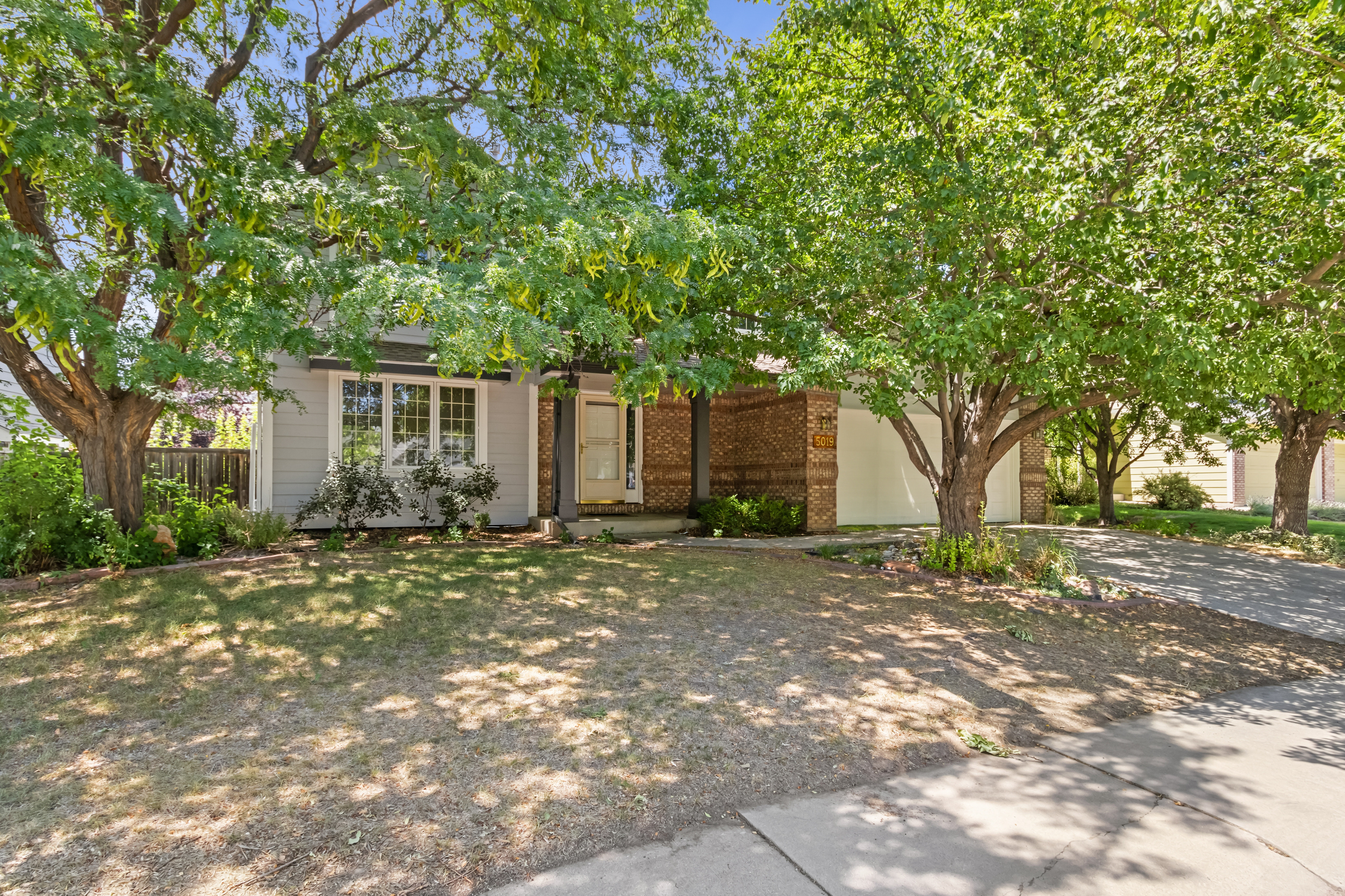  Beautifully Maintained Home in the Tree-Lined Oakridge Neighborhood - 物件實景