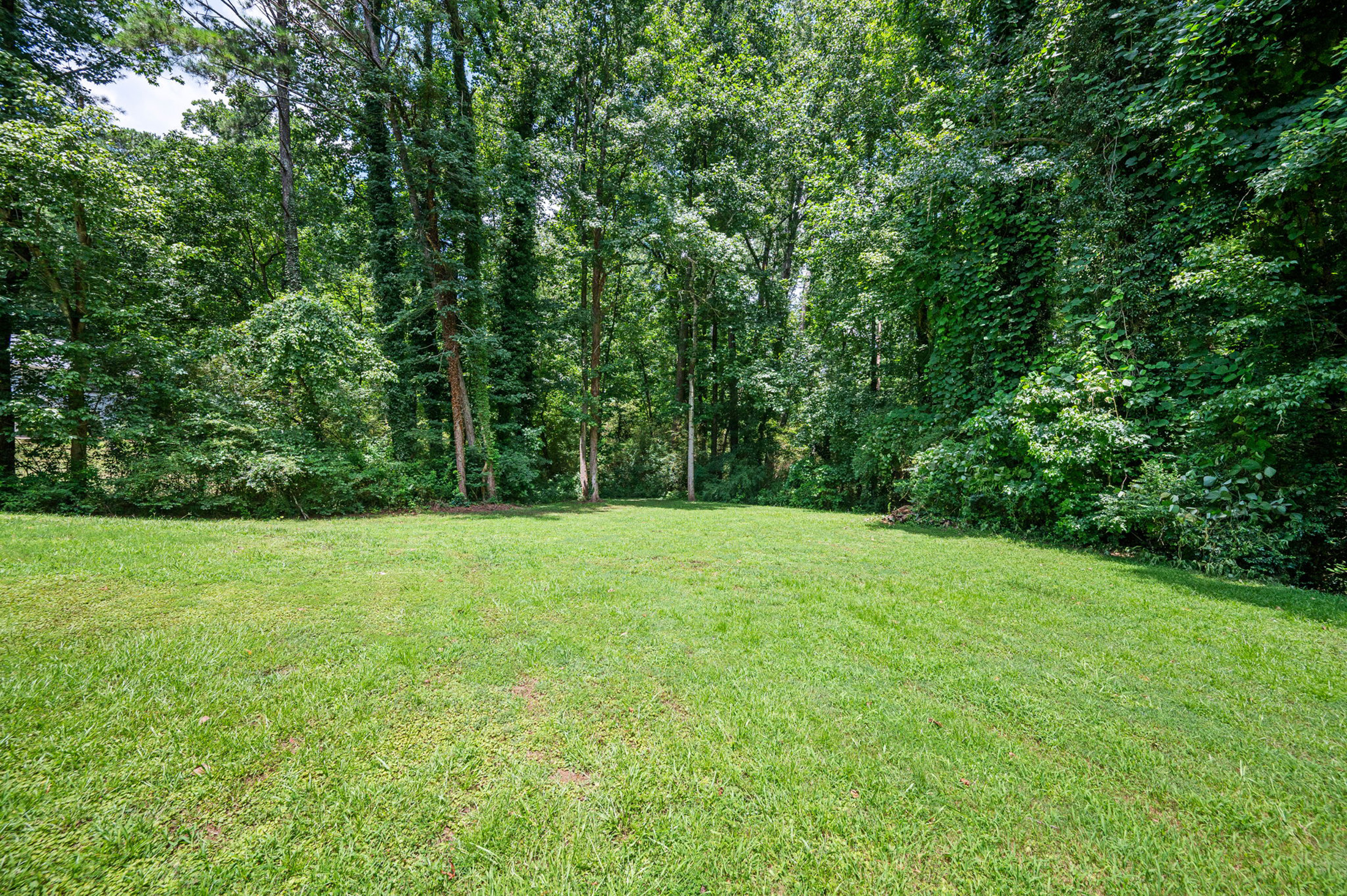  Exceptional Home Nestled on 0.83+/- Acre Picturesque Corner Lot - 物件實景