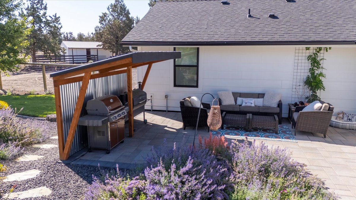 Redmond, Oregon, 97756, United States, 4 Bedrooms Bedrooms, ,3 BathroomsBathrooms,Residential,For Sale,1901092