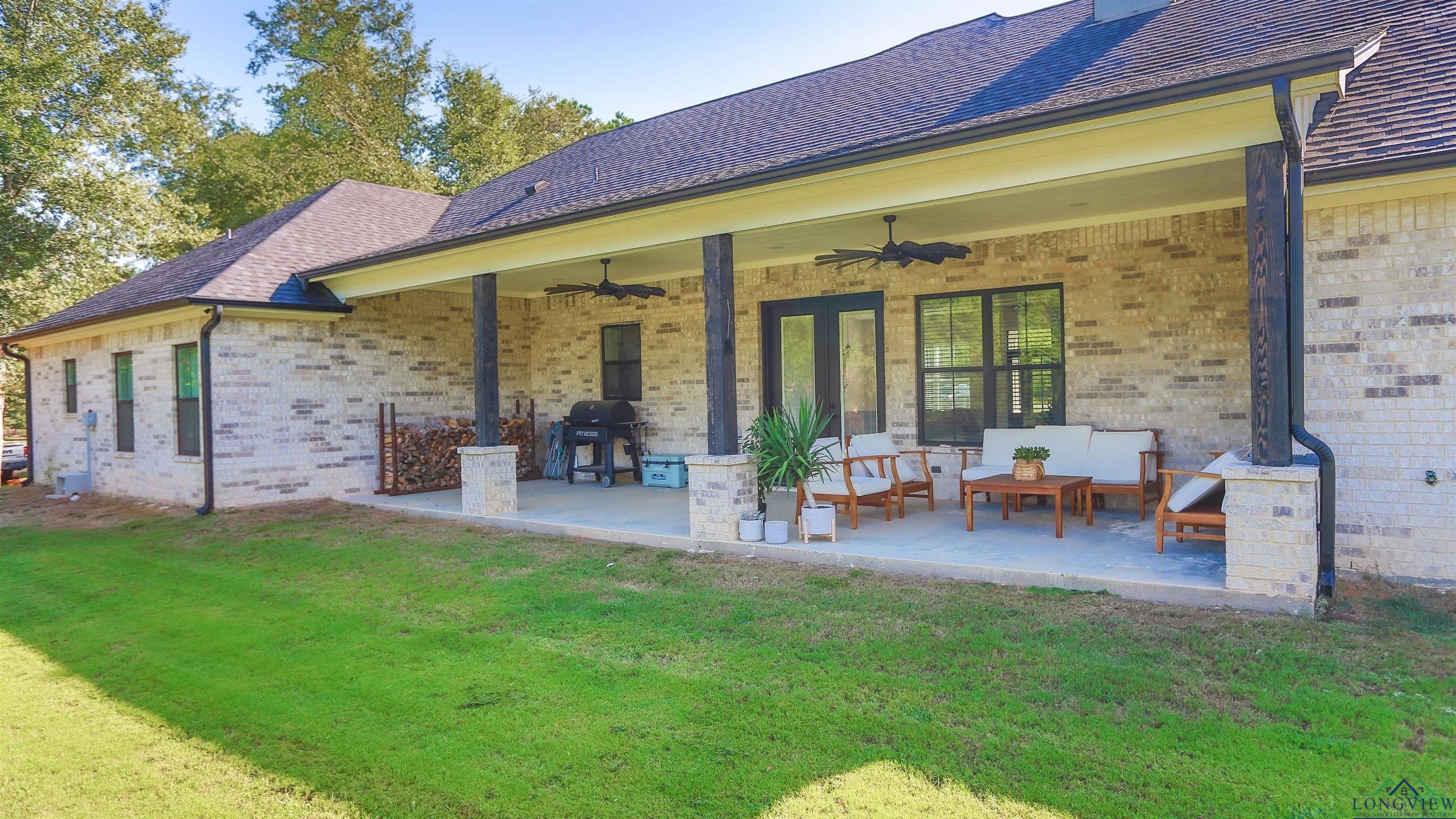 Marshall, Texas, 75672, United States, 4 Bedrooms Bedrooms, ,3 BathroomsBathrooms,Residential,For Sale,1979754