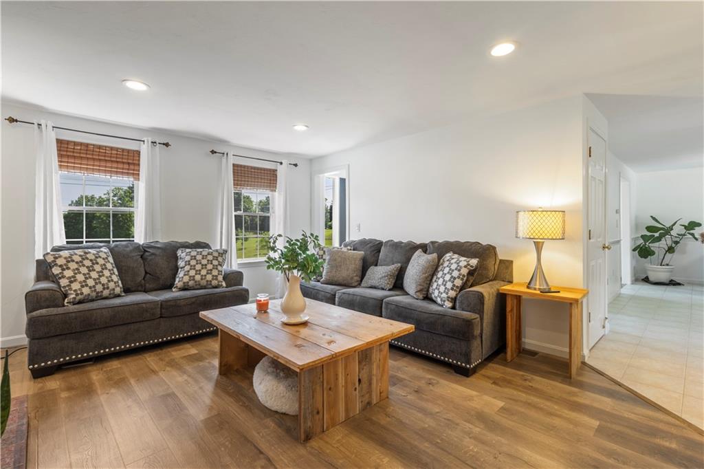 Bellingham, Massachusetts, 02019, United States, 3 Bedrooms Bedrooms, ,3 BathroomsBathrooms,Residential,For Sale,1978290