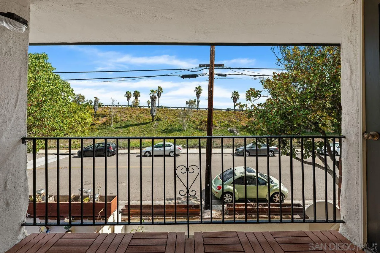 San Diego, California, 92110, United States, 4 Bedrooms Bedrooms, ,3 BathroomsBathrooms,Residential,For Sale,1940951