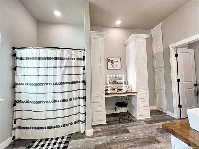 Tahlequah, Oklahoma, 74464, United States, 6 Bedrooms Bedrooms, ,4 BathroomsBathrooms,Residential,For Sale,1982576