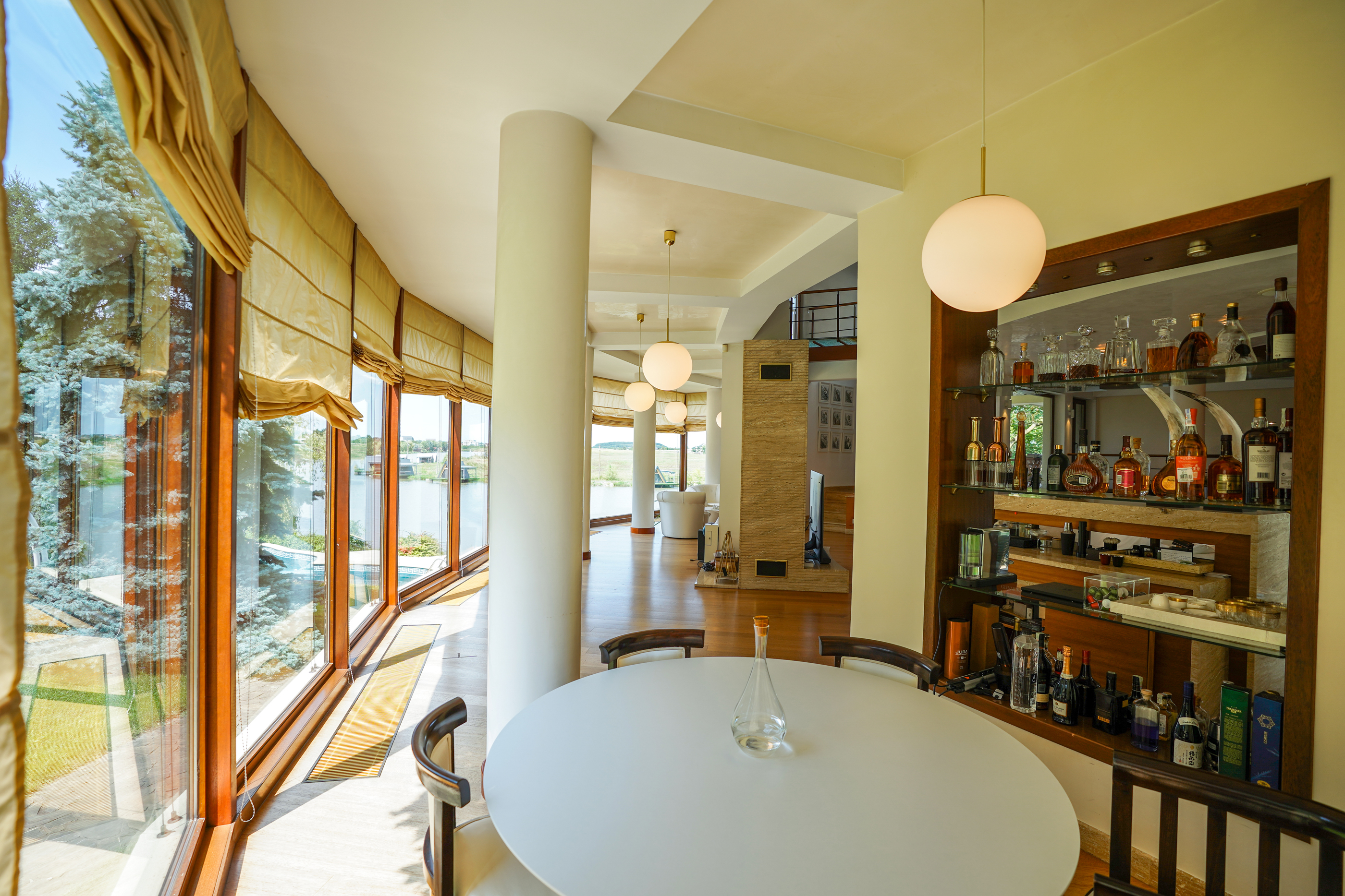  Villa with Private Peninsula and Panoramic Lake Views, Corbeanca - 物件實景