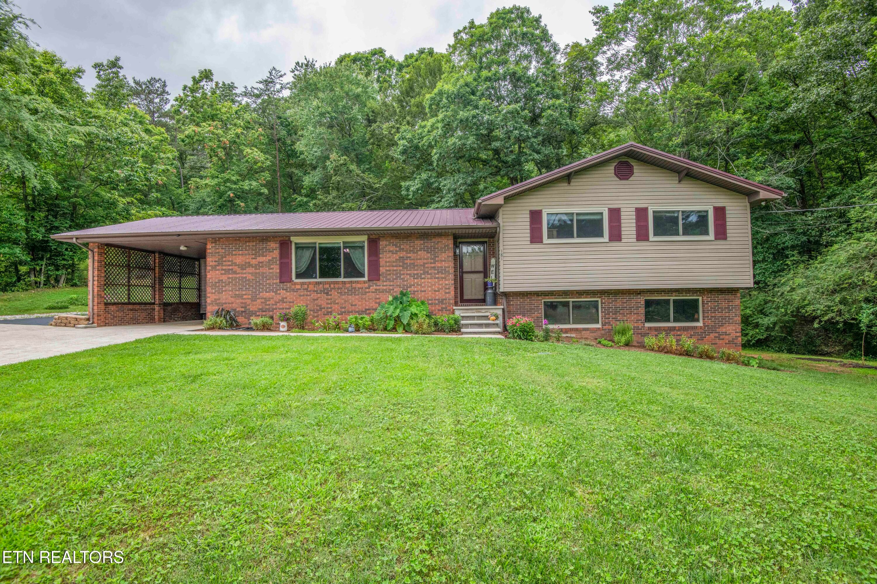 Kingston, Tennessee, 37763, United States, 3 Bedrooms Bedrooms, ,2 BathroomsBathrooms,Residential,For Sale,1882292