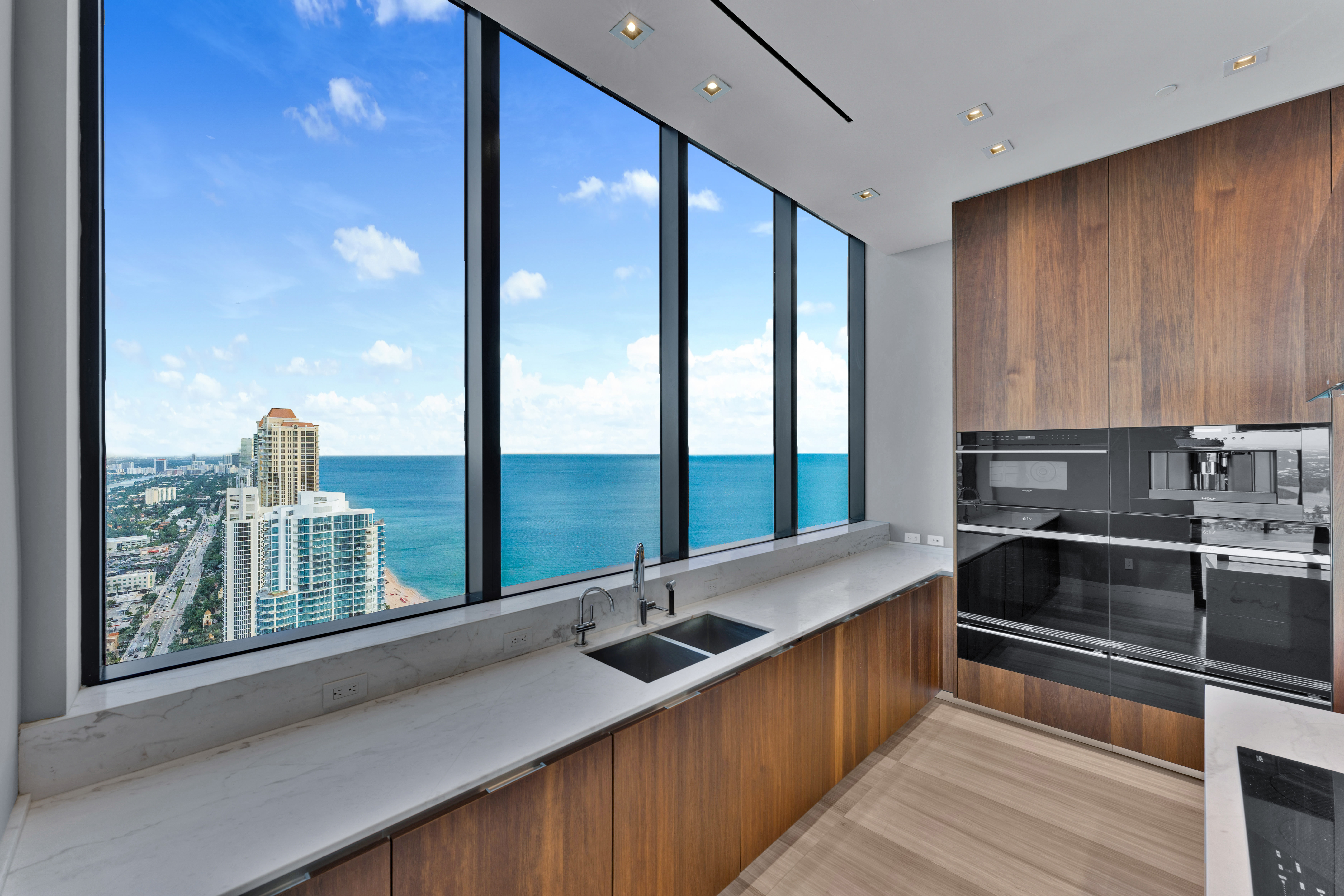  17141 Collins Ave, Sunny Isles Beach, FL, 33160 - 物件實景