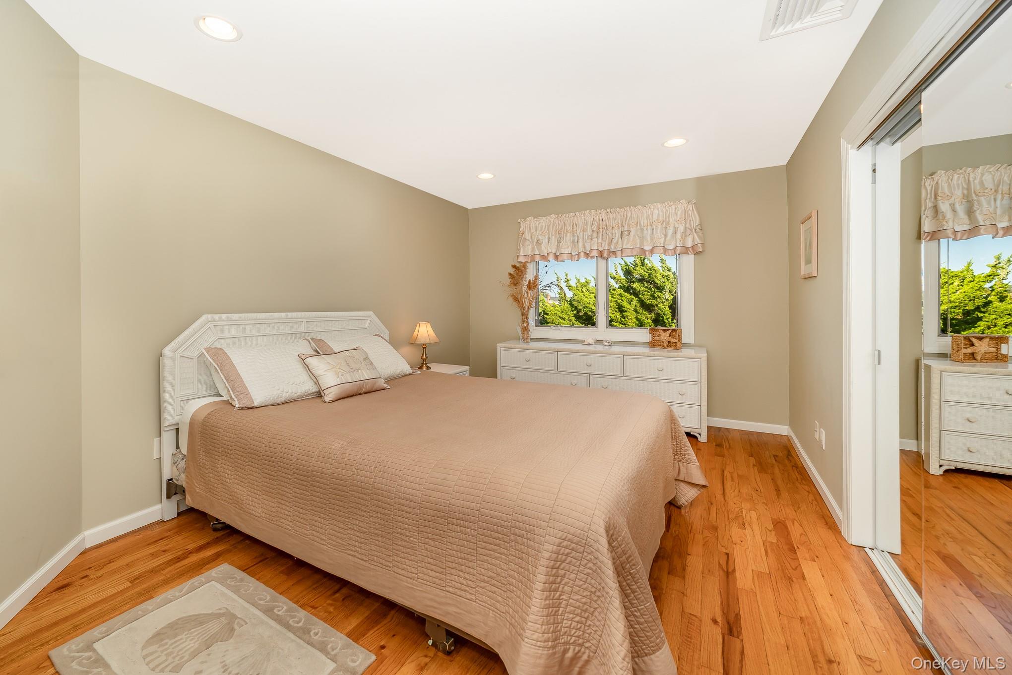 West Islip, New York, 11795, United States, 5 Bedrooms Bedrooms, ,5 BathroomsBathrooms,Residential,For Sale,1943882