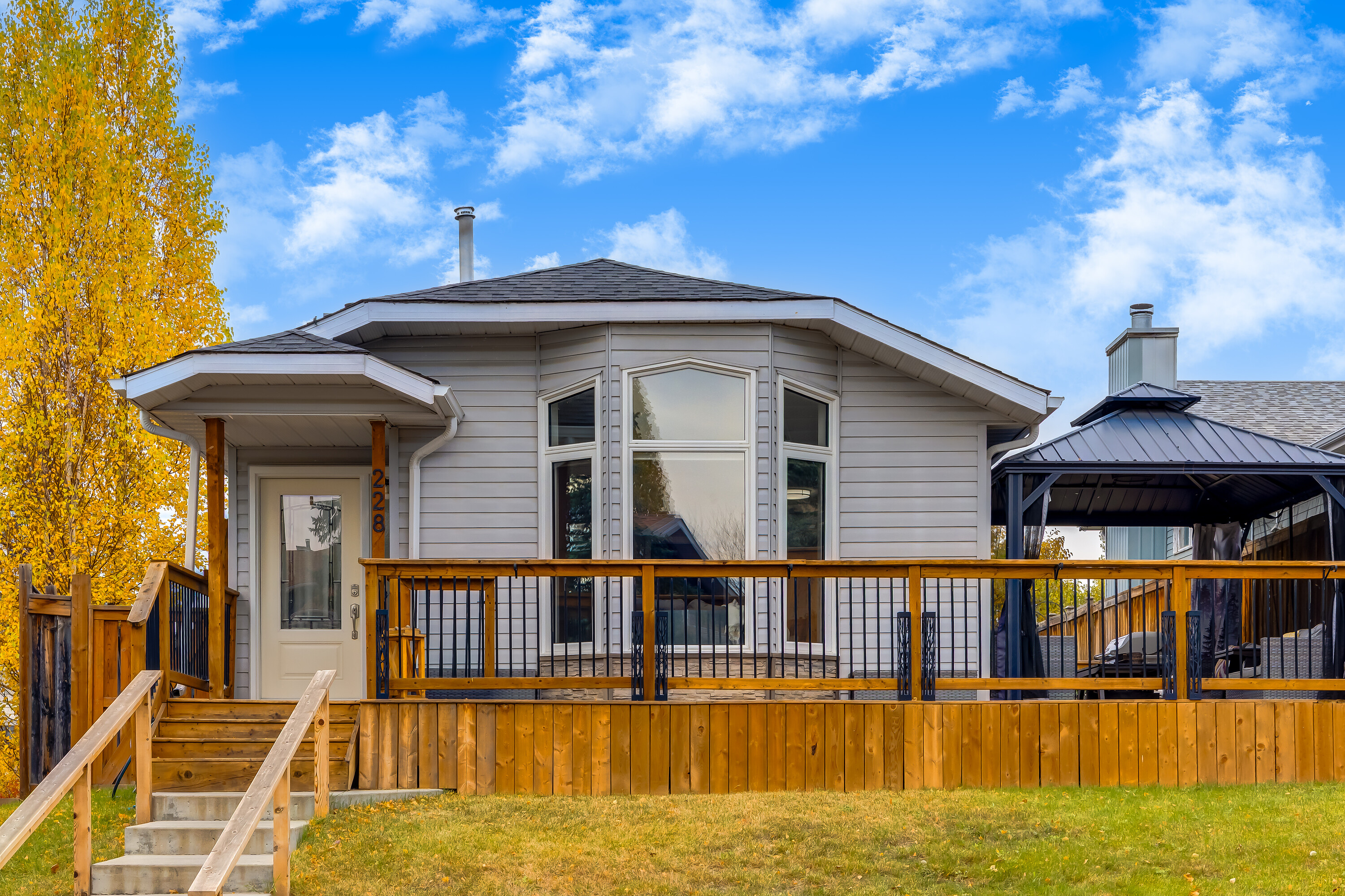  228 Deer Ridge Place SE - 物件實景