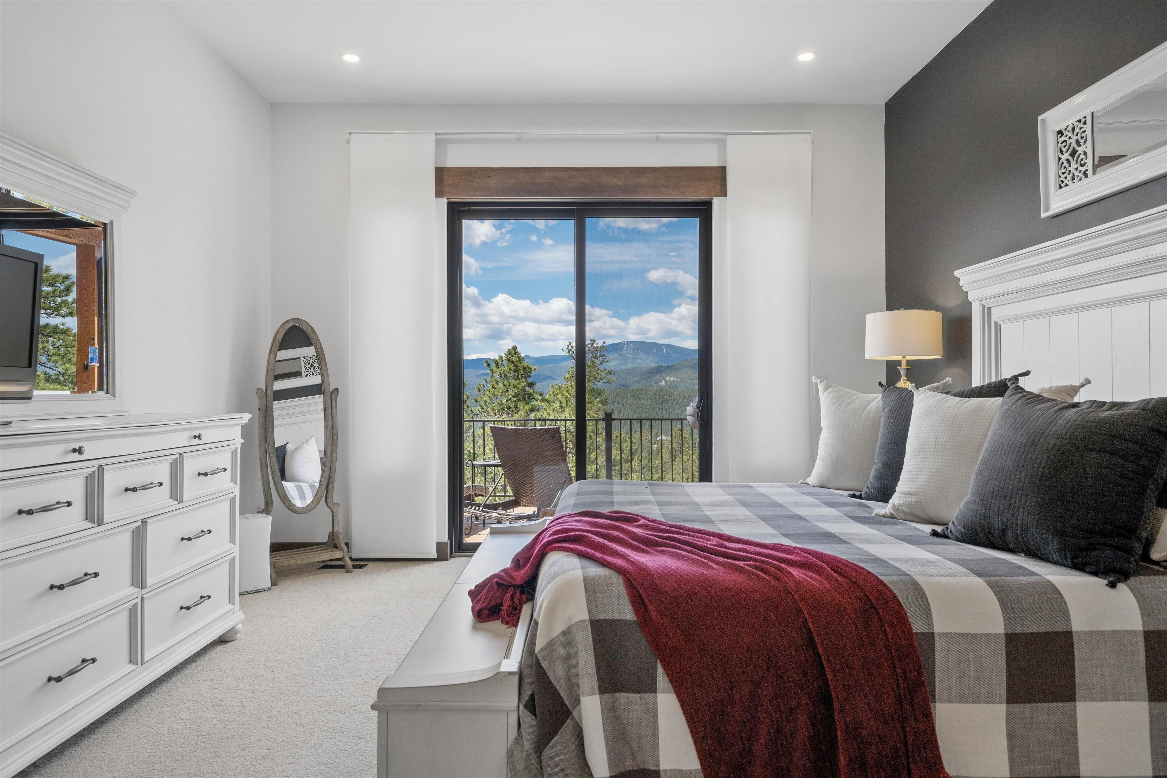  Hiwan Hills Mountain Contemporary with Mt. Blue Sky Views, Chef’s Kitchen & Spa - 物件實景