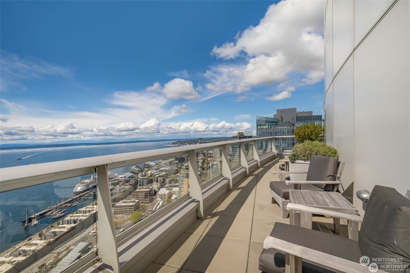 Seattle, Washington, 98101, United States, 2 Bedrooms Bedrooms, ,2 BathroomsBathrooms,Residential,For Sale,1699073