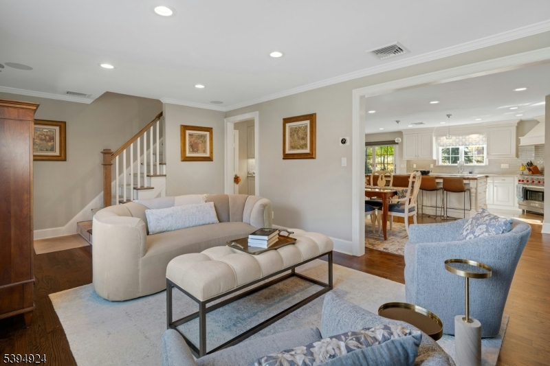 Verona Twp., New Jersey, 07044, United States, 4 Bedrooms Bedrooms, ,3 BathroomsBathrooms,Residential,For Sale,1992064