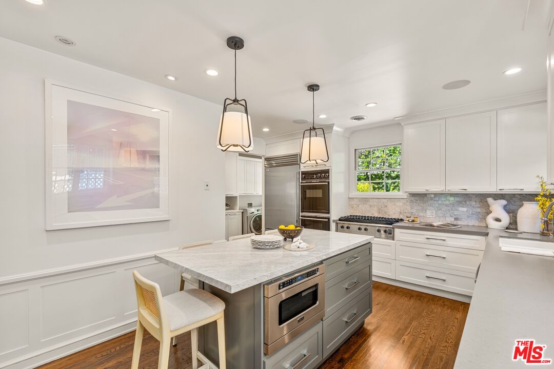 Los Angeles, California, 90046, United States, 3 Bedrooms Bedrooms, ,3 BathroomsBathrooms,Residential,For Sale,1906693