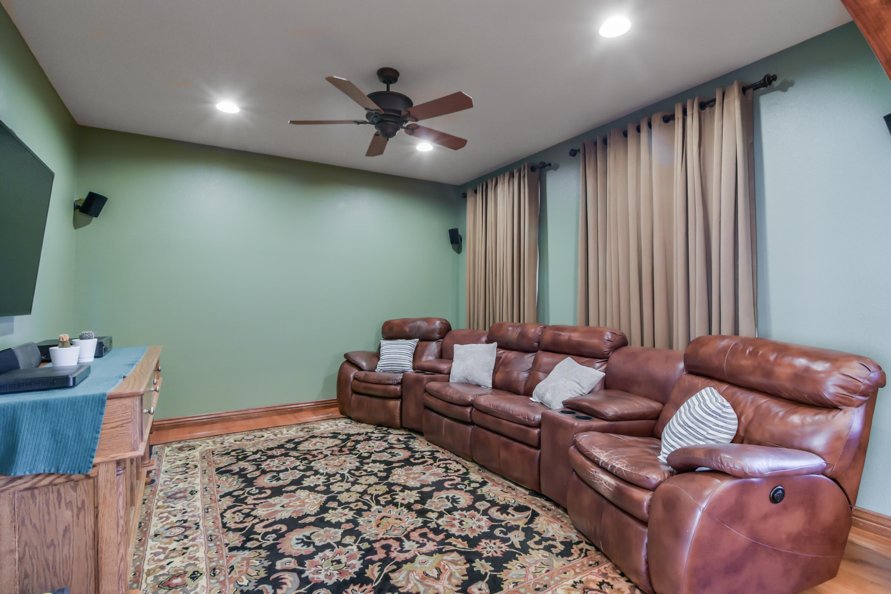 Walnut Shade, Missouri, 65771, United States, 6 Bedrooms Bedrooms, ,5 BathroomsBathrooms,Residential,For Sale,1975828