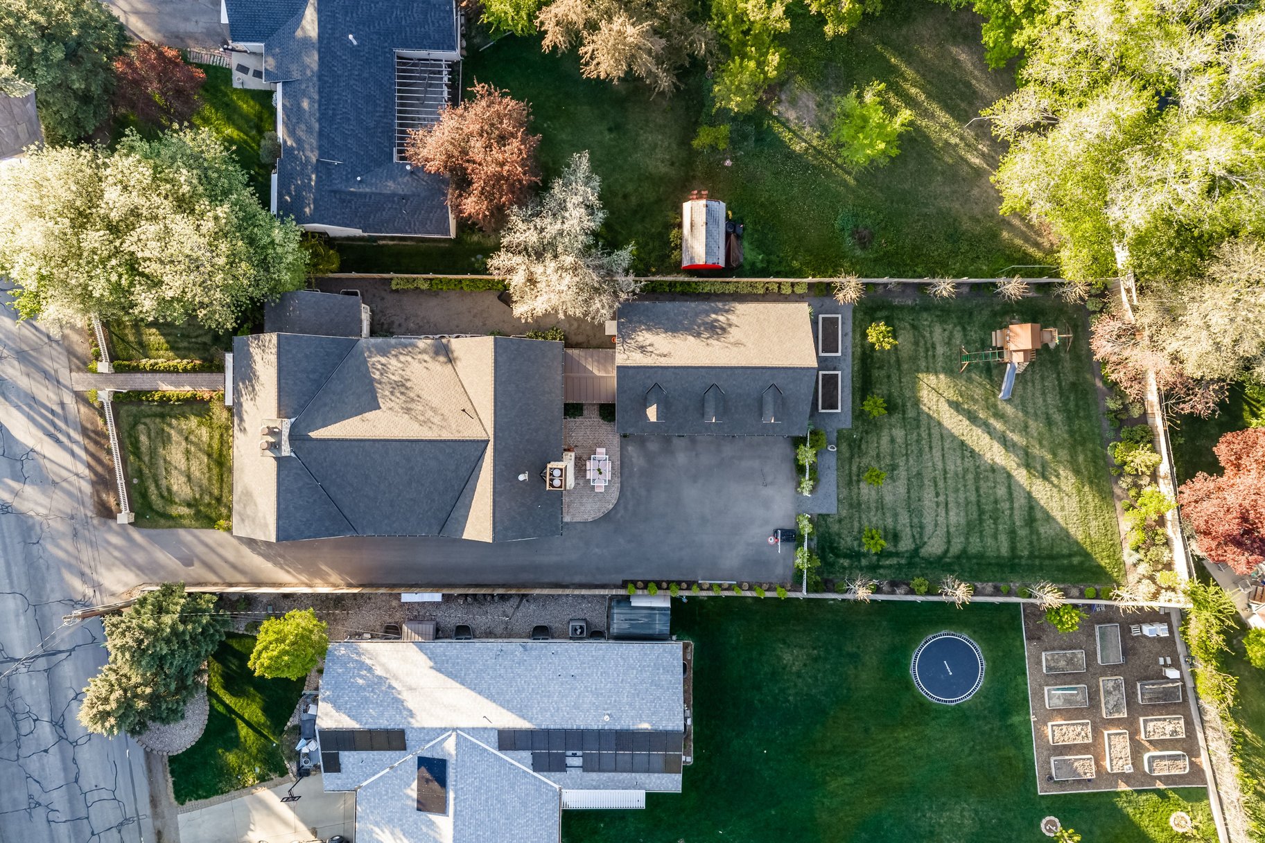  Timeless Colonial Charm Meets Refined Modern Luxury In This Storybook Retreat - 物件實景