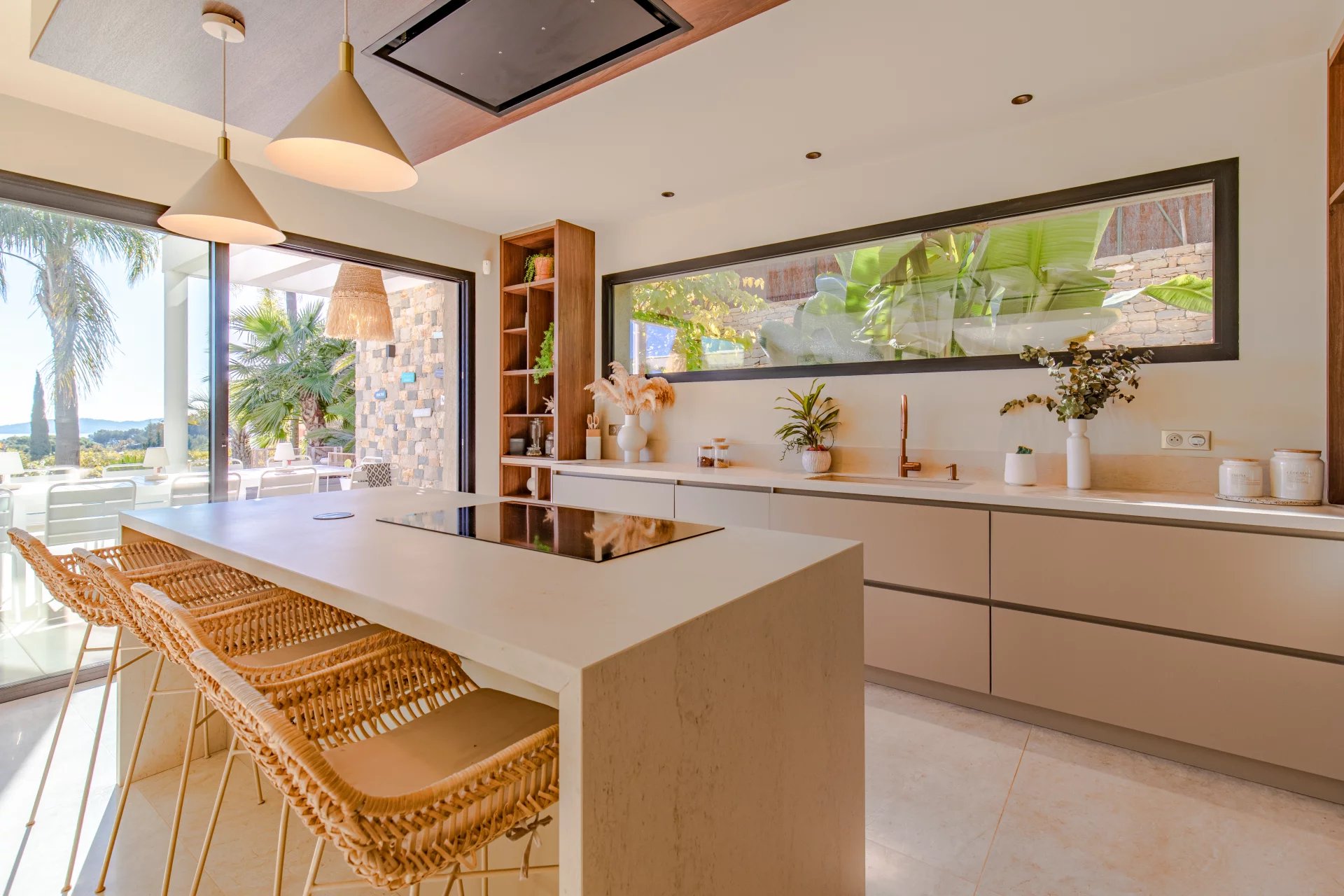 Carqueiranne, Provence-Alpes-Côte d’Azur, 83320, FR, 4 Bedrooms Bedrooms, ,3 BathroomsBathrooms,Residential,For Sale,2000914