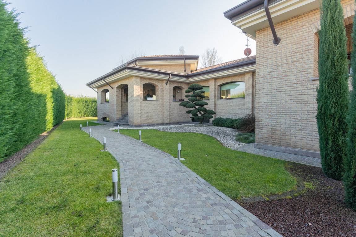 Mezzago, Monza e Brianza, 20050, IT, 4 Bedrooms Bedrooms, ,6 BathroomsBathrooms,Residential,For Sale,1848659