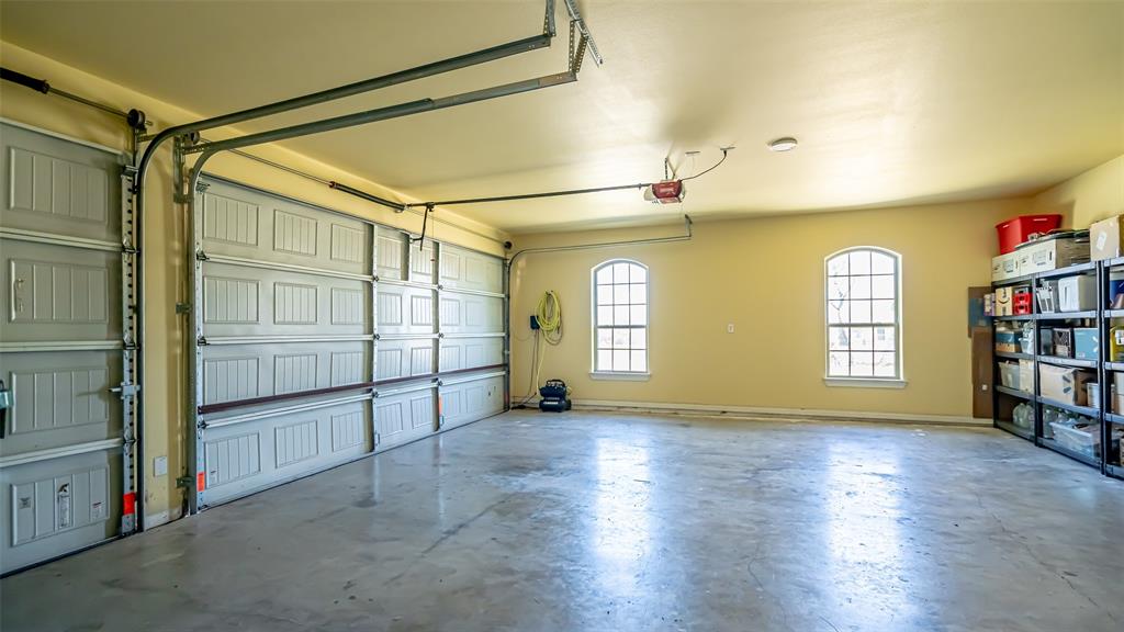 Azle, Texas, 76020, United States, 5 Bedrooms Bedrooms, ,4 BathroomsBathrooms,Residential,For Sale,1978324