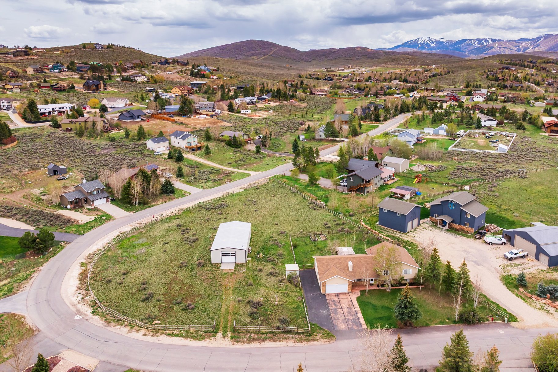  2 Acres  1,800 SF Barn  Minimal HOA  Park City School District — Bring Your V - 物件實景