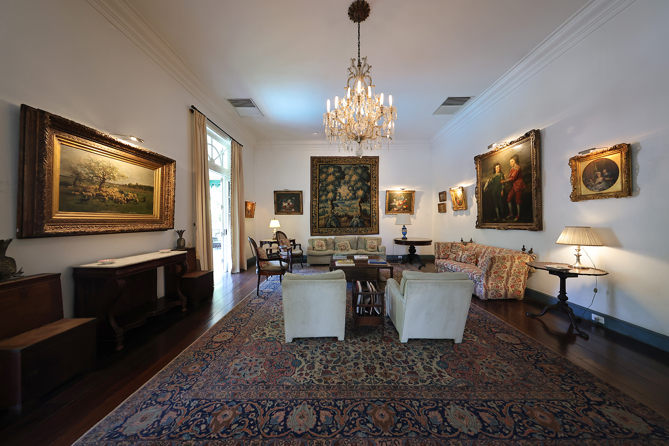  Estate surrounded by greenery with expansive grounds and amenities - 物件實景