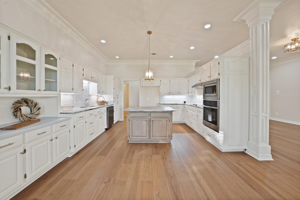 Mansfield, Texas, 76063, United States, 4 Bedrooms Bedrooms, ,3 BathroomsBathrooms,Residential,For Sale,1990790