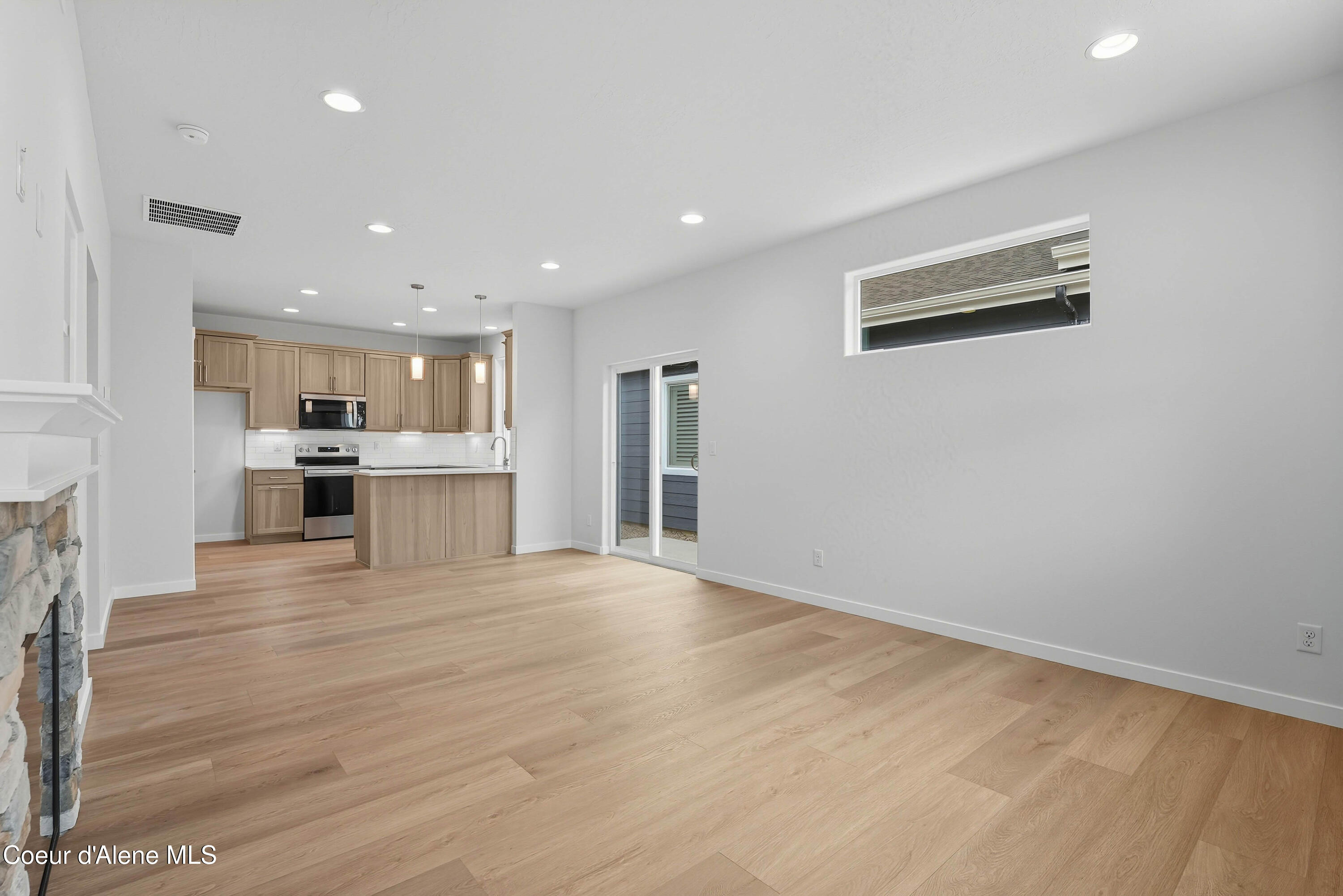 Coeur D'alene, Idaho, 83815, United States, 3 Bedrooms Bedrooms, ,Residential,For Sale,1957513