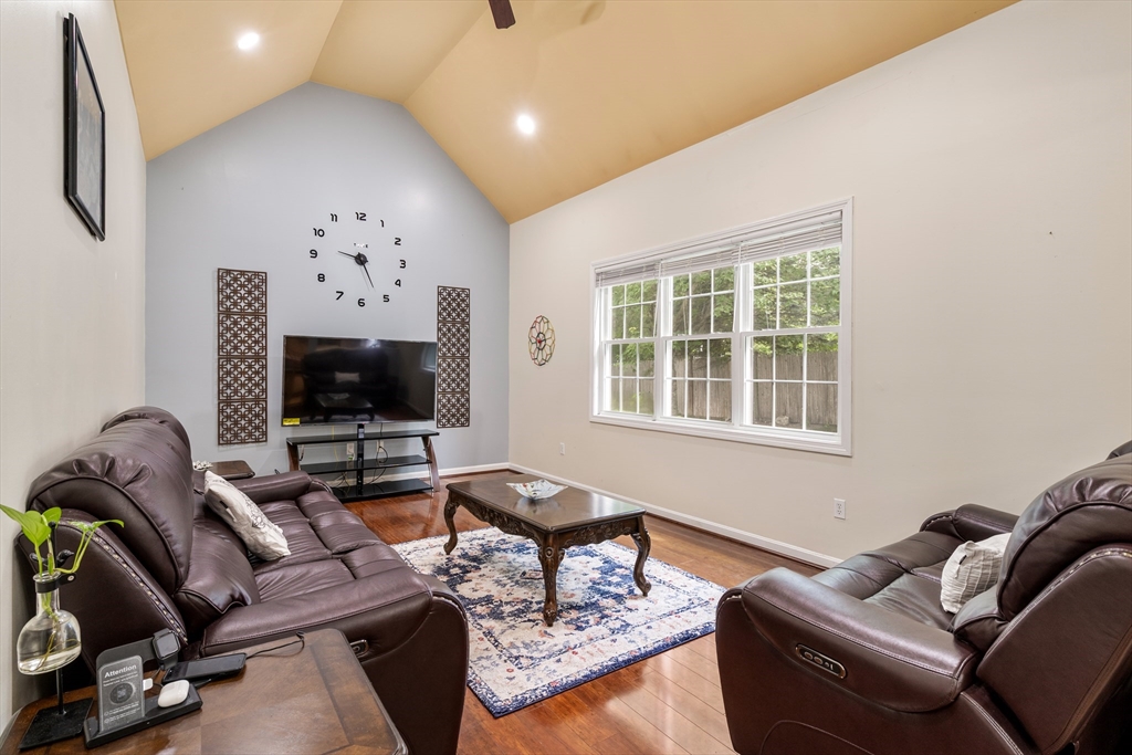 Chelmsford, Massachusetts, 01824, United States, 4 Bedrooms Bedrooms, ,3 BathroomsBathrooms,Residential,For Sale,1939312