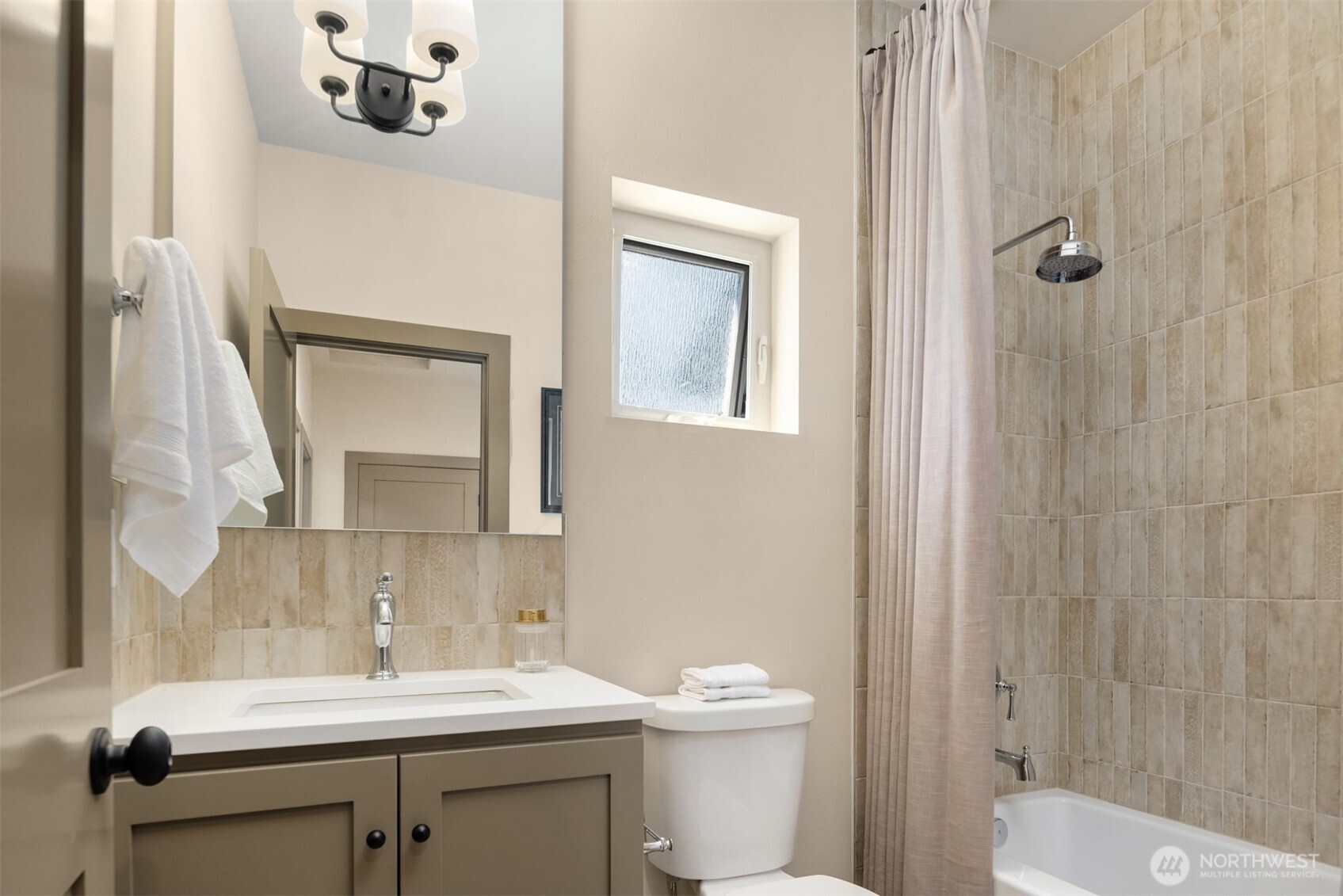 Seattle, Washington, 98106, United States, 2 Bedrooms Bedrooms, ,2 BathroomsBathrooms,Residential,For Sale,1900880