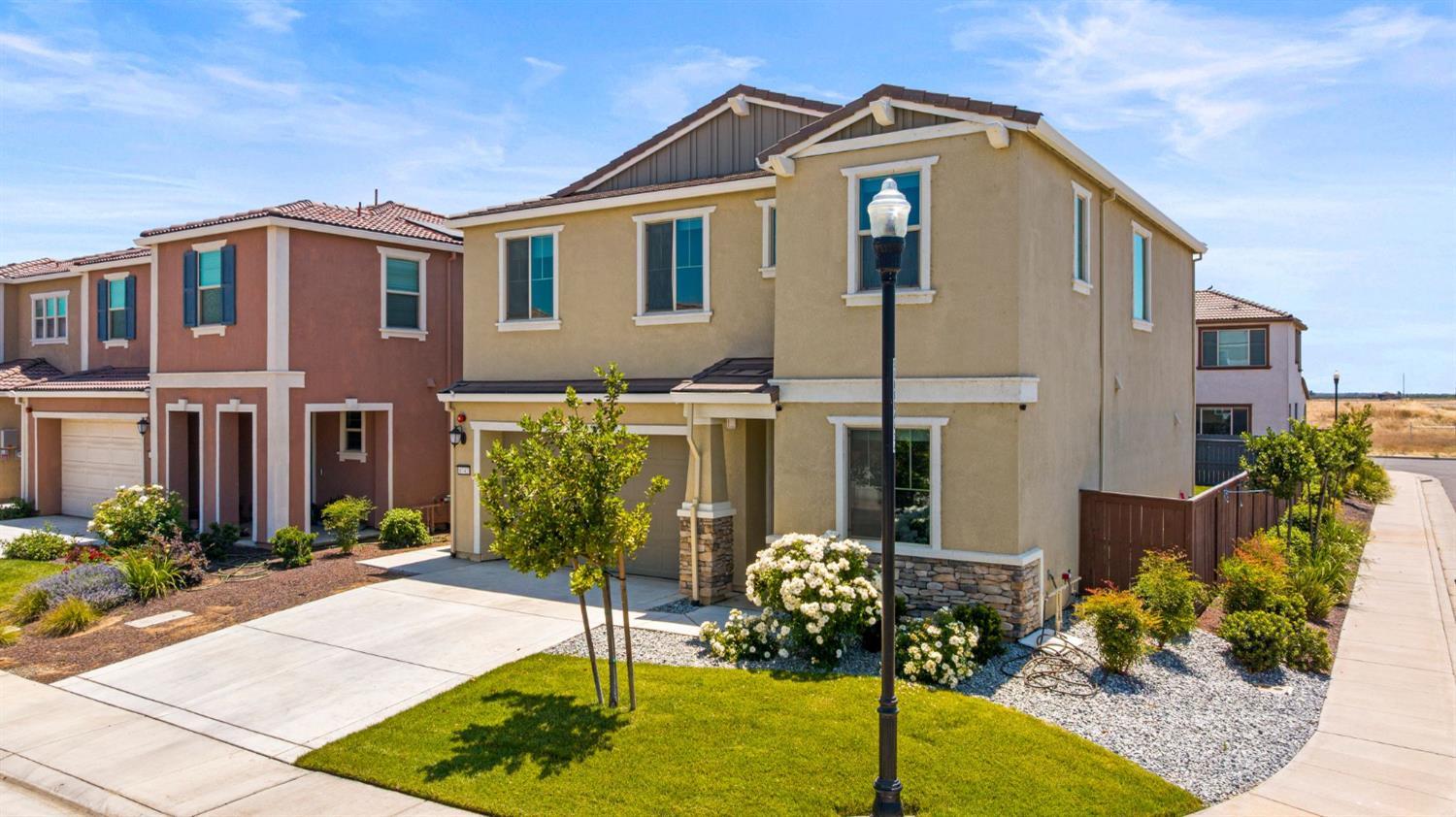 Elk Grove, California, 95757, United States, 4 Bedrooms Bedrooms, ,3 BathroomsBathrooms,Residential,For Sale,1879149