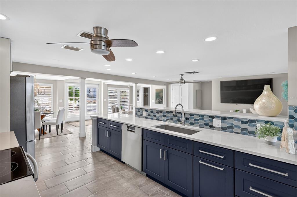 Longboat Key, Florida, 34228, United States, 3 Bedrooms Bedrooms, ,2 BathroomsBathrooms,Residential,For Sale,1990986