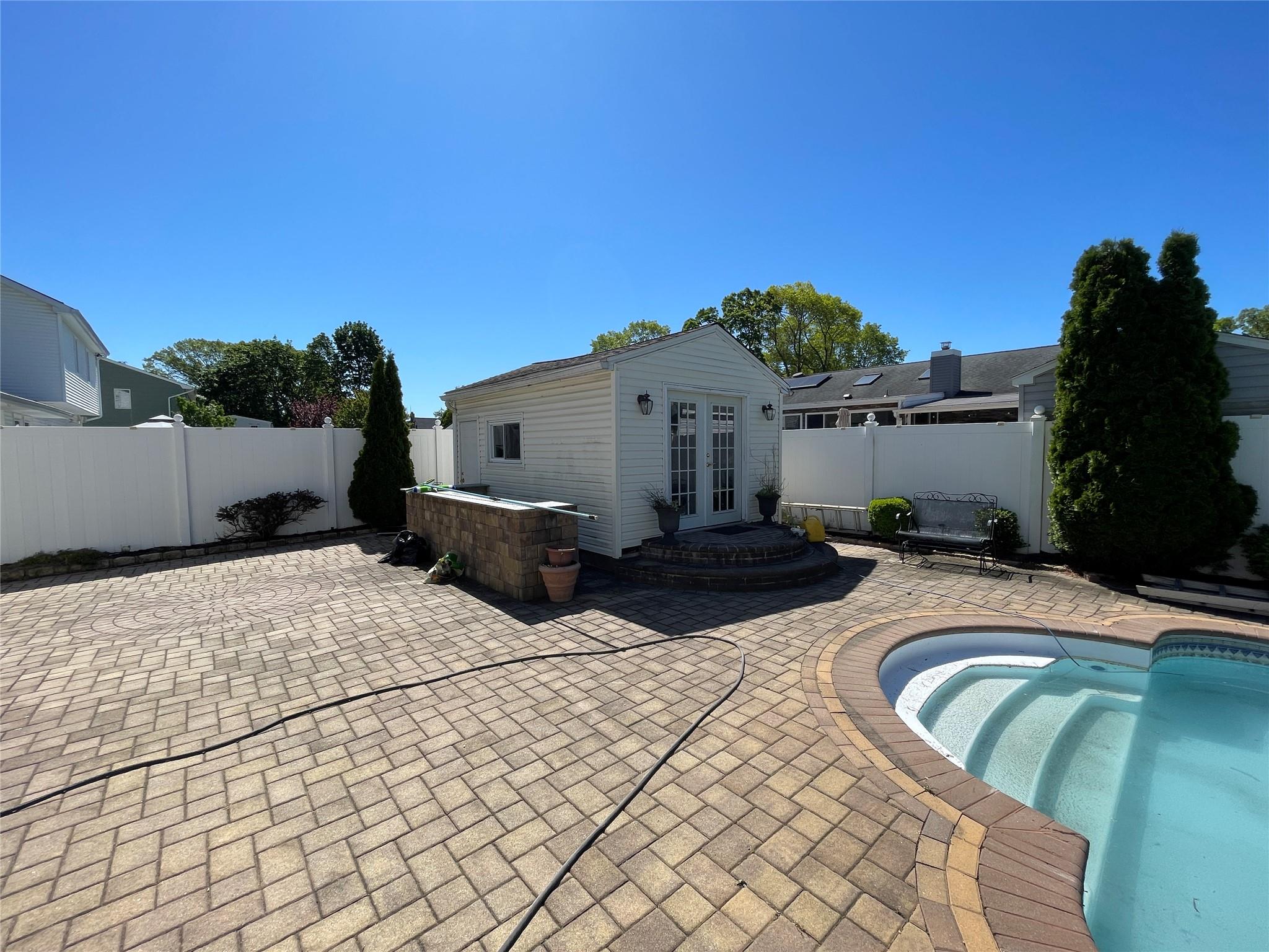 West Islip, New York, 11795, United States, 4 Bedrooms Bedrooms, ,3 BathroomsBathrooms,Residential,For Sale,1869198