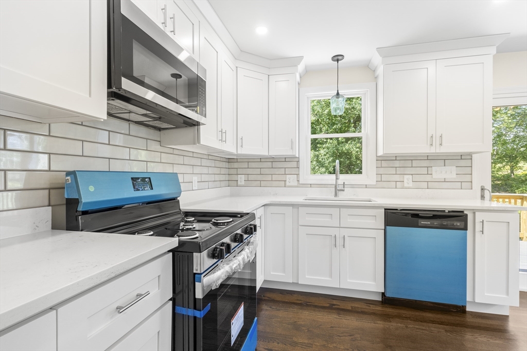 Swansea, Massachusetts, 02777, United States, 3 Bedrooms Bedrooms, ,2 BathroomsBathrooms,Residential,For Sale,2005350