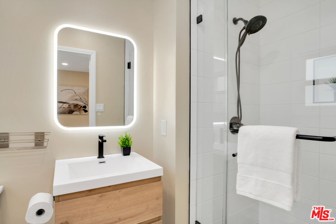 Los Angeles, California, 90025, United States, 5 Bedrooms Bedrooms, ,4 BathroomsBathrooms,Residential,For Sale,1934353