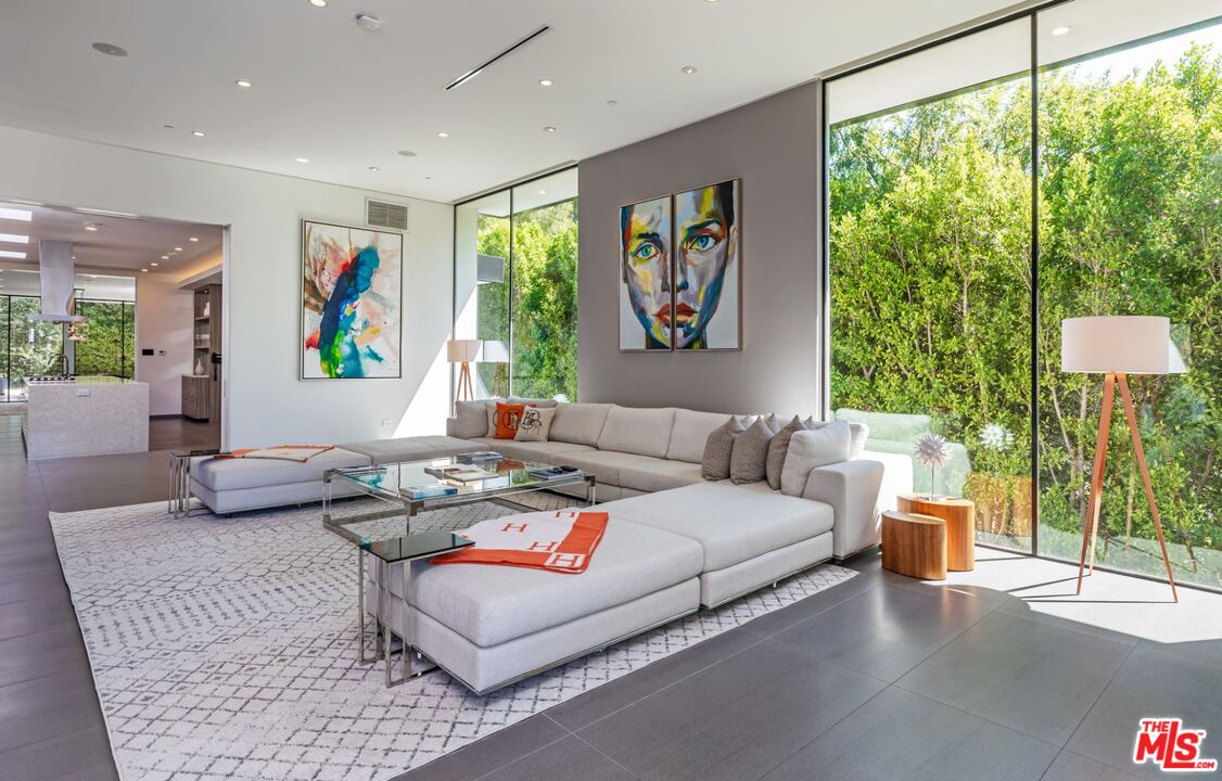 Beverly Hills, California, 90210, United States, 5 Bedrooms Bedrooms, ,9 BathroomsBathrooms,Residential,For Sale,1906570