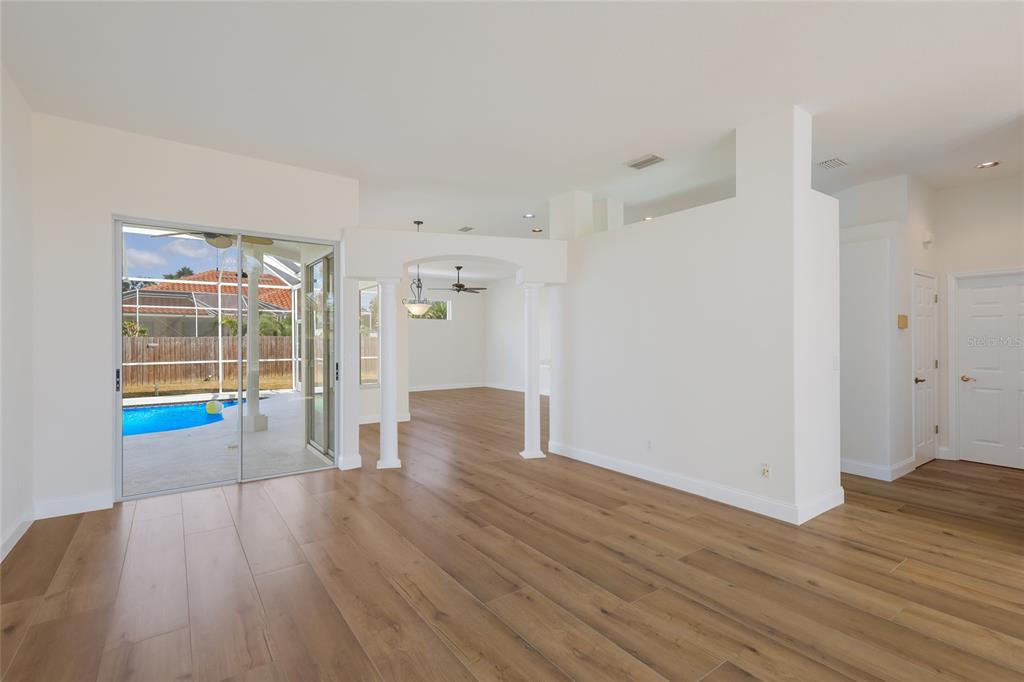 Sarasota, Florida, 34243, United States, 3 Bedrooms Bedrooms, ,2 BathroomsBathrooms,Residential,For Sale,1989326