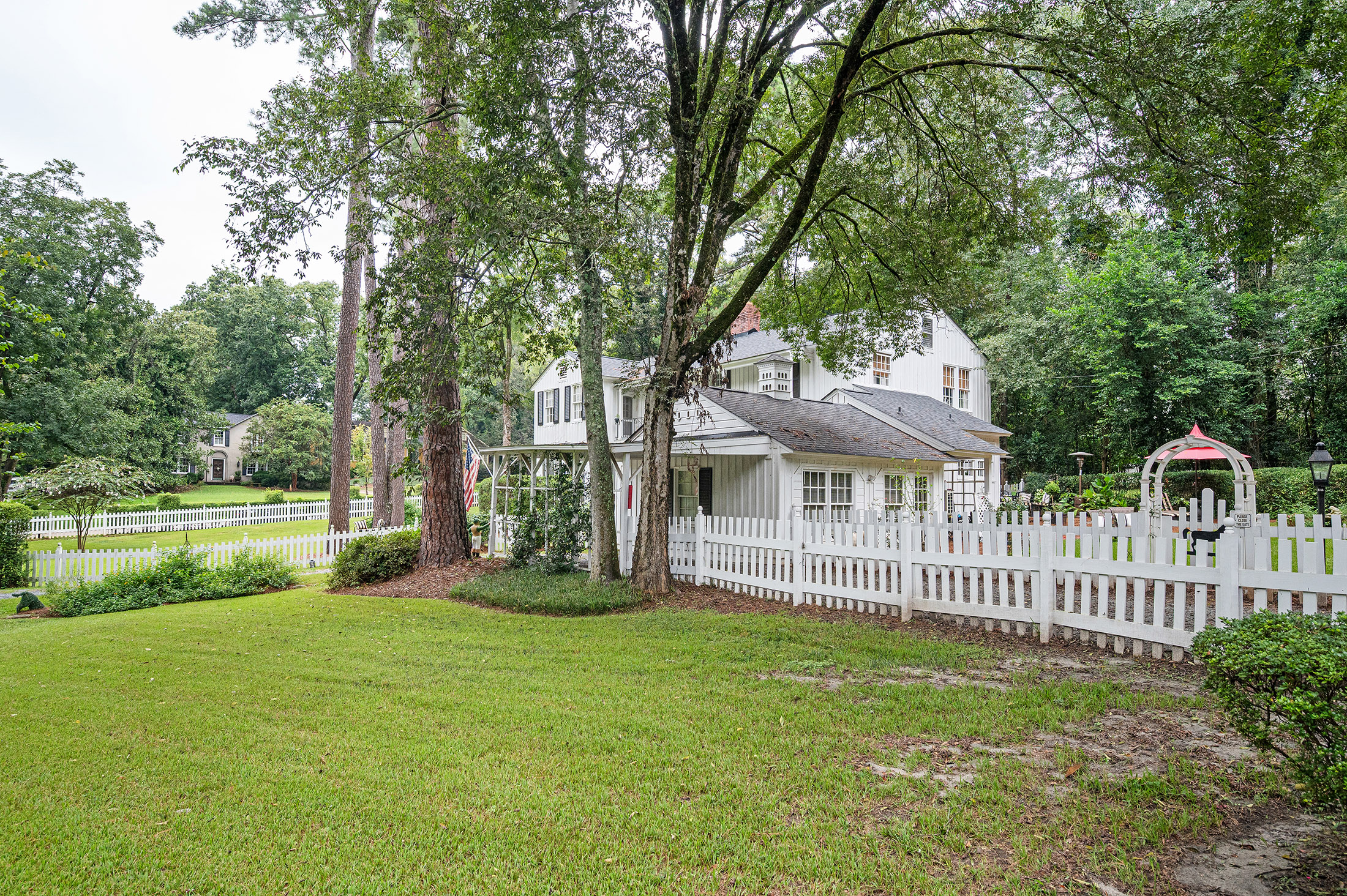  Charming Colonial Revival in the Heart of Historic Shirley Hills - 物件實景