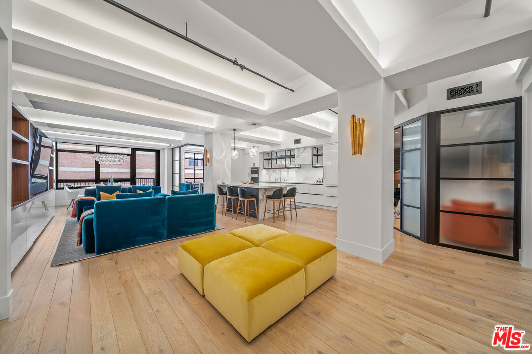 Los Angeles, California, 90014, United States, 2 Bedrooms Bedrooms, ,2 BathroomsBathrooms,Residential,For Sale,1938592