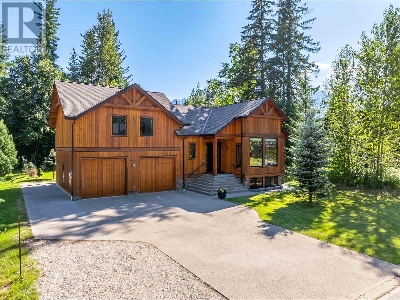 REVELSTOKE, British Columbia, V0E 2S3, CA, 6 Bedrooms Bedrooms, ,4 BathroomsBathrooms,Residential,For Sale,1912503
